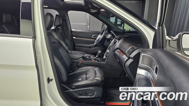 Ford Explorer 2019 — photo 18