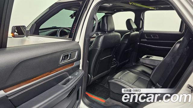 Ford Explorer 2019 — photo 16