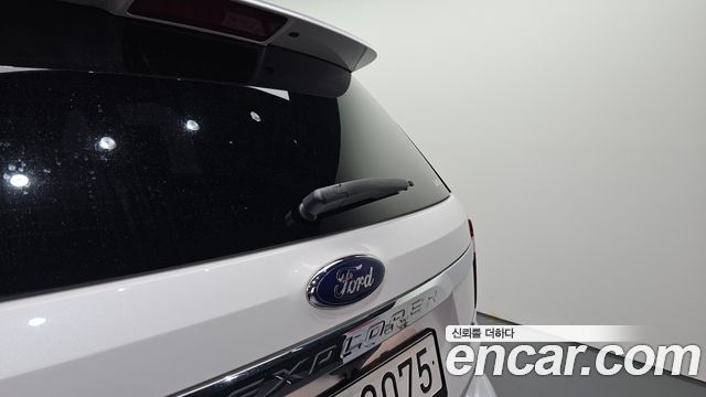 Ford Explorer 2019 — photo 34