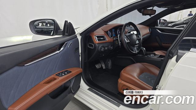 Maserati Ghibli 2019 — photo 13