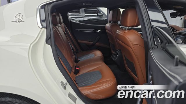 Maserati Ghibli 2019 — photo 17