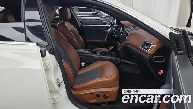 Maserati Ghibli 2019 — photo 16