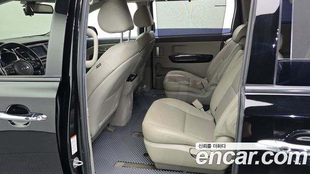 Kia Canival 2019 — photo 18