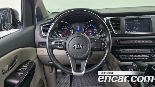 Kia Canival 2019 — photo 20