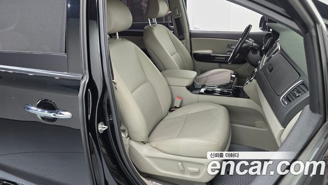 Kia Canival 2019 — photo 16