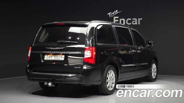 Chrysler Grand Voyager 2016 — photo 2