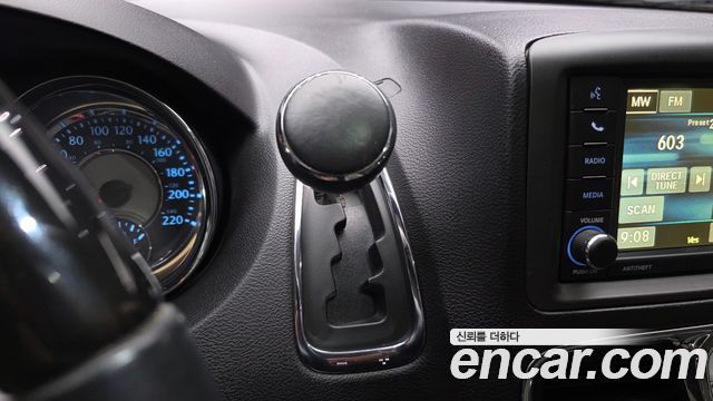 Chrysler Grand Voyager 2016 — photo 9