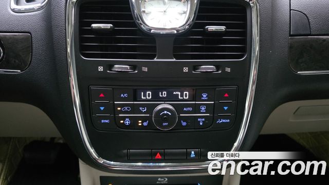 Chrysler Grand Voyager 2016 — photo 15