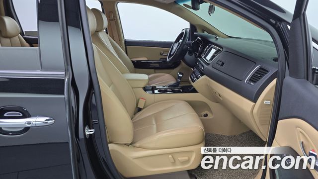 Kia Canival 2019 — photo 16