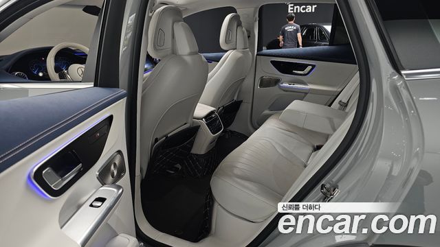 Mercedes-Benz EQE 2023 — photo 18