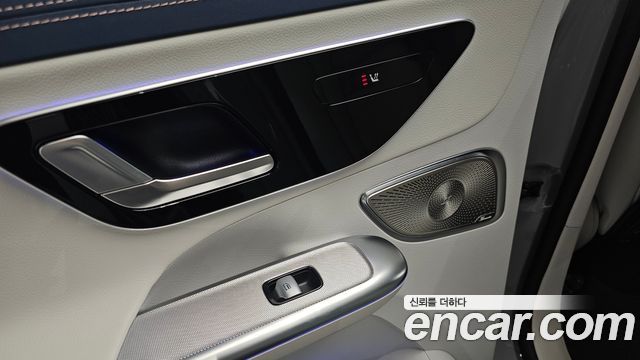 Mercedes-Benz EQE 2023 — photo 28