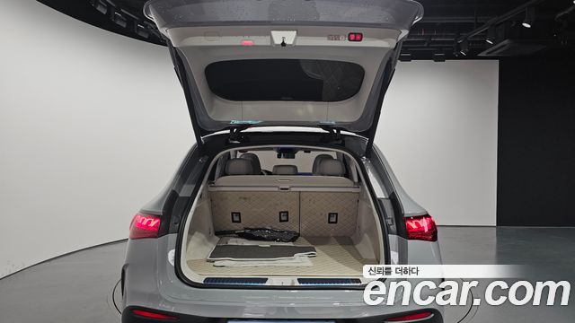 Mercedes-Benz EQE 2023 — photo 30