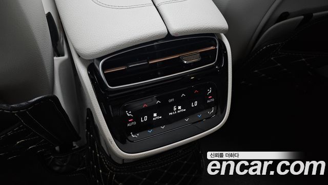 Mercedes-Benz EQE 2023 — photo 33