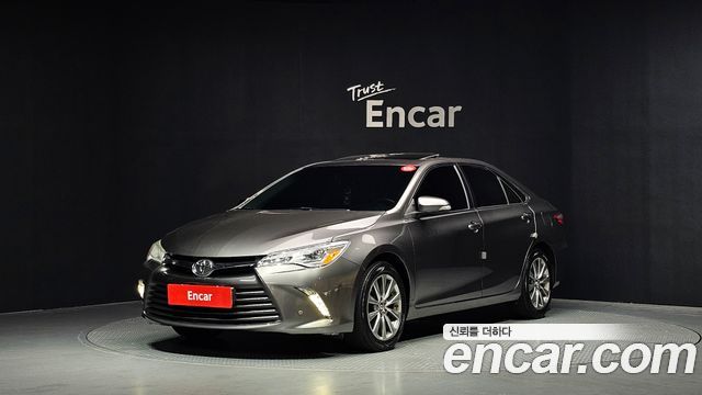 Toyota Camry 2017 — photo 1