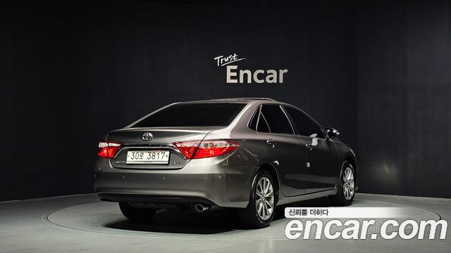 Toyota Camry 2017 — photo 2