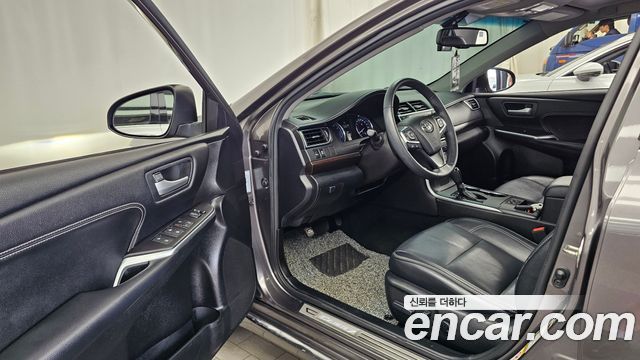 Toyota Camry 2017 — photo 10
