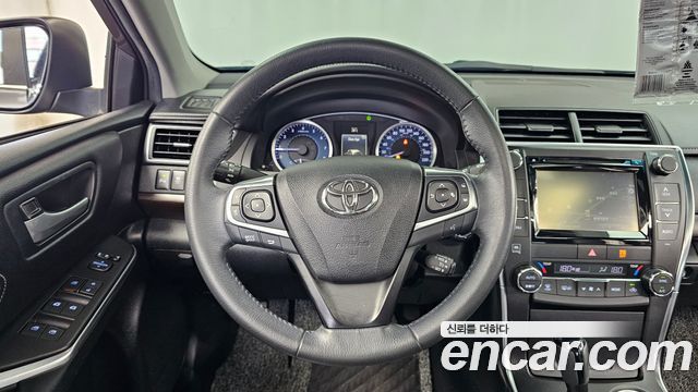 Toyota Camry 2017 — photo 13
