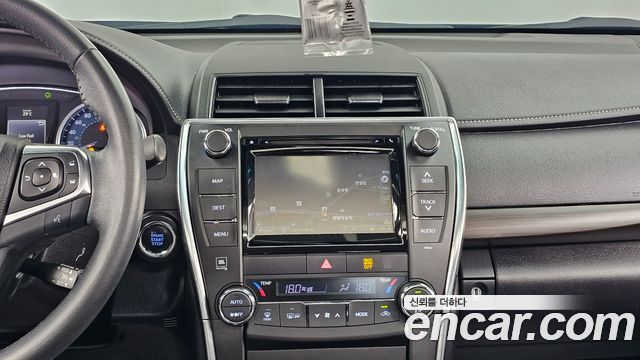 Toyota Camry 2017 — photo 14