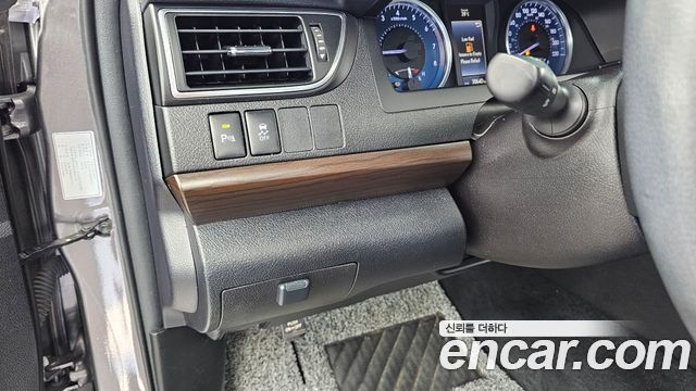 Toyota Camry 2017 — photo 16