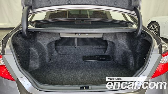 Toyota Camry 2017 — photo 20