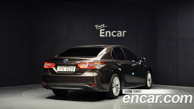 Toyota Camry 2018 — photo 2