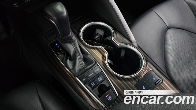 Toyota Camry 2018 — photo 9