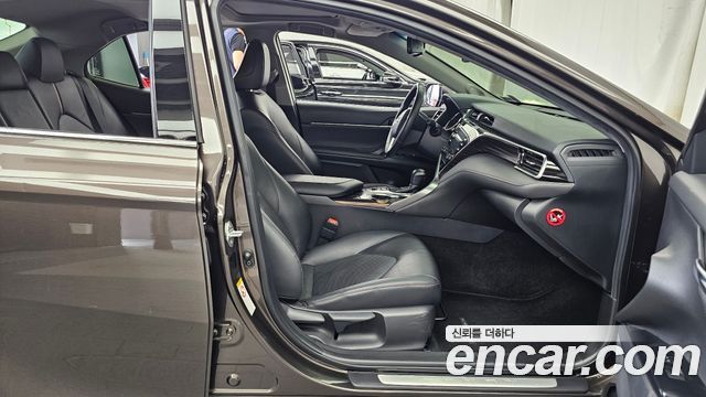 Toyota Camry 2018 — photo 11