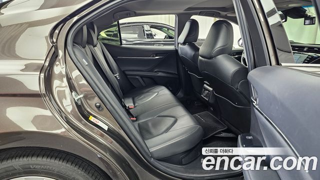 Toyota Camry 2018 — photo 12