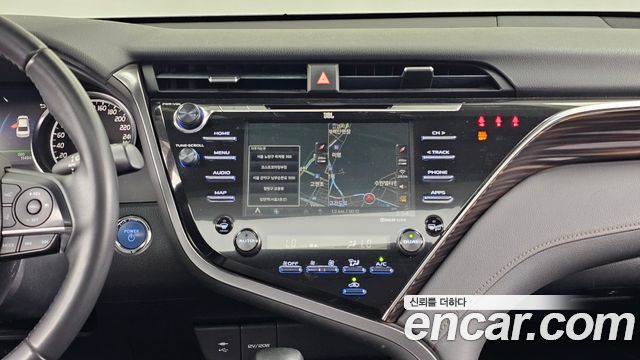 Toyota Camry 2018 — photo 14