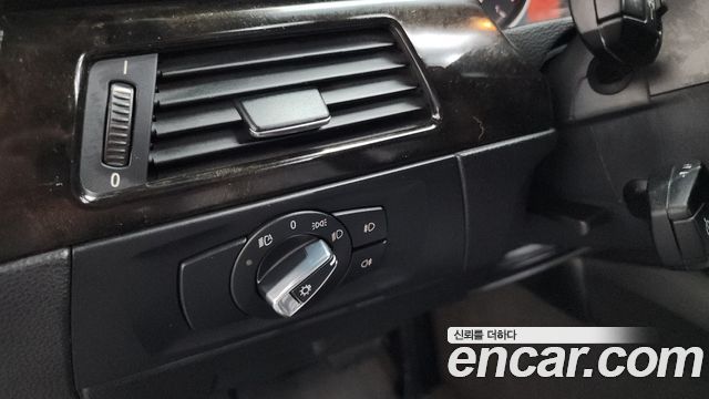 BMW 3-Series 2009 — photo 17