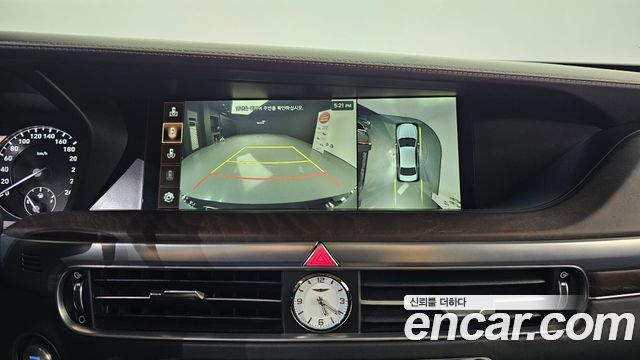 Genesis G90 2019 — photo 17