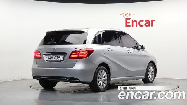 Mercedes-Benz B-Class 2015 — photo 2