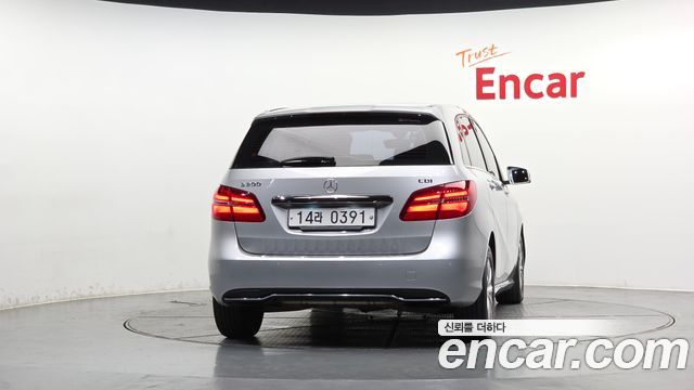 Mercedes-Benz B-Class 2015 — photo 4