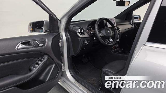 Mercedes-Benz B-Class 2015 — photo 10