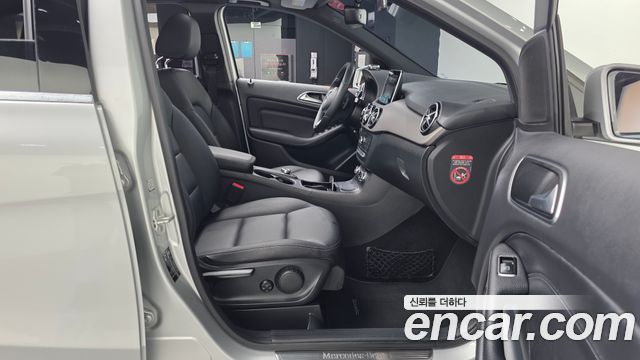 Mercedes-Benz B-Class 2015 — photo 11