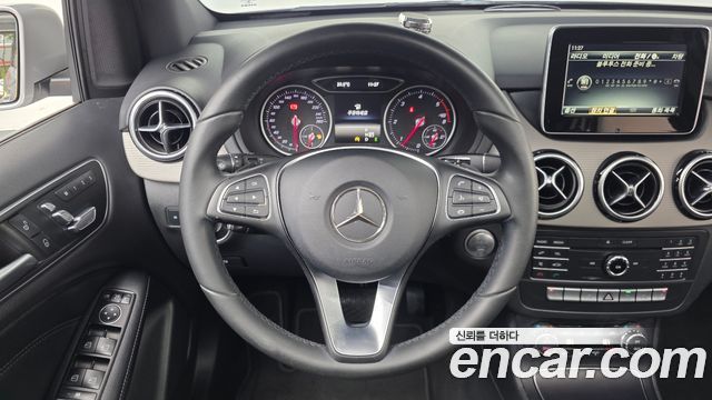 Mercedes-Benz B-Class 2015 — photo 13