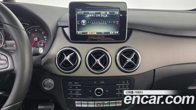 Mercedes-Benz B-Class 2015 — photo 14