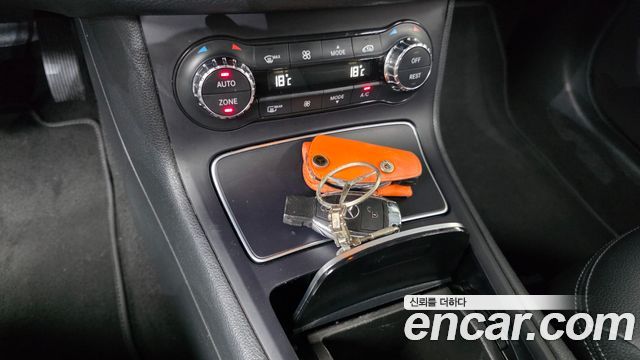 Mercedes-Benz B-Class 2015 — photo 16