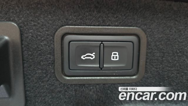 Audi S8 2025 — photo 36