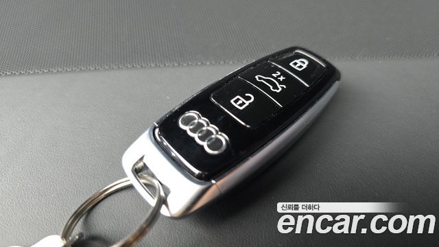 Audi S8 2025 — photo 38