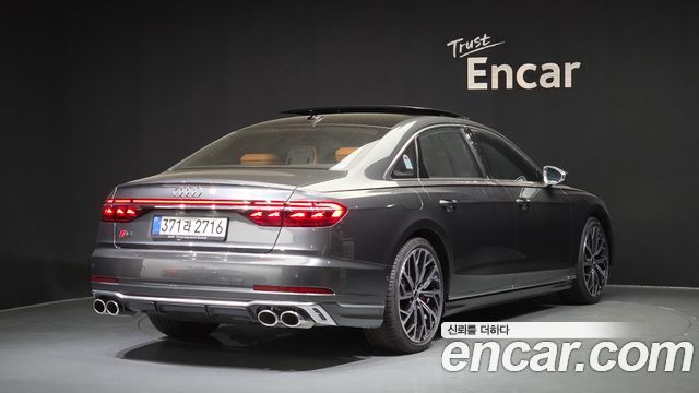 Audi S8 2025 — photo 2