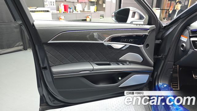 Audi S8 2025 — photo 14