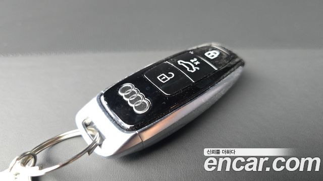 Audi S8 2025 — photo 28
