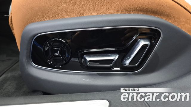 Audi S8 2025 — photo 30