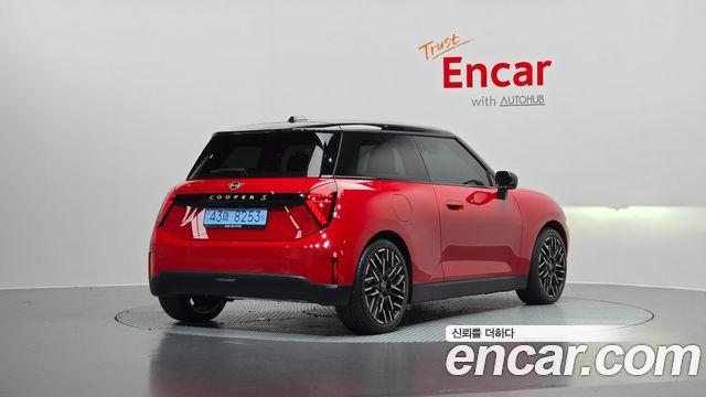 Mini Cooper 2024 — photo 2
