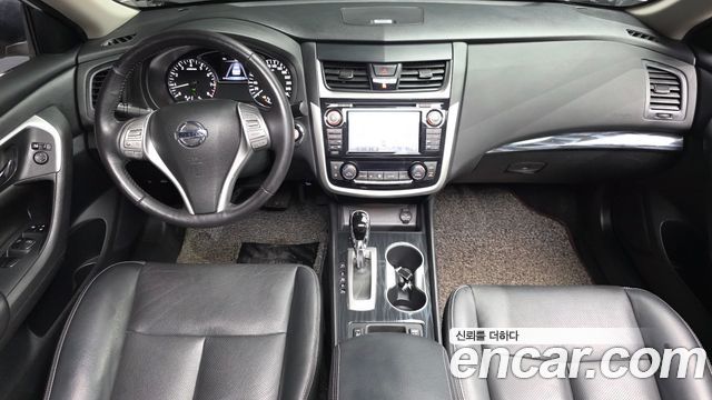 Nissan Altima 2018 — photo 10