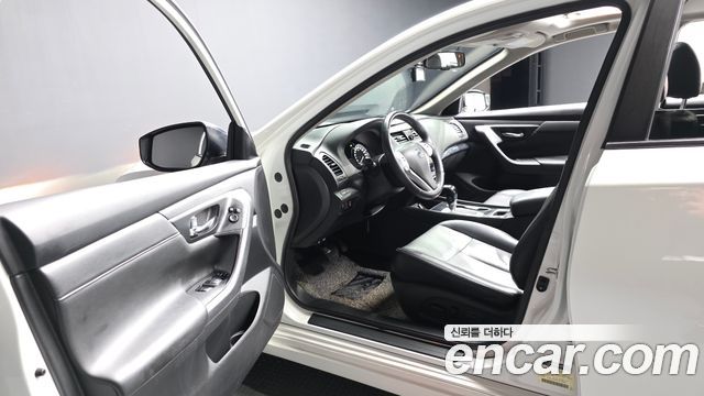 Nissan Altima 2018 — photo 13