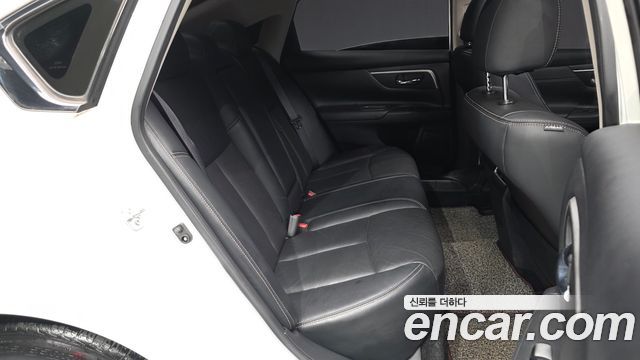 Nissan Altima 2018 — photo 17