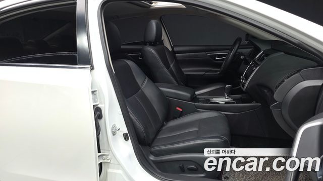 Nissan Altima 2018 — photo 18