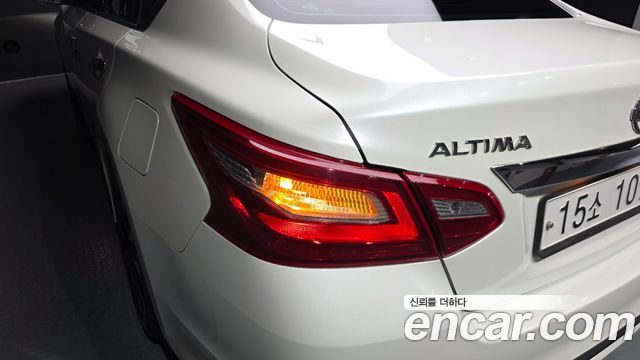 Nissan Altima 2018 — photo 9